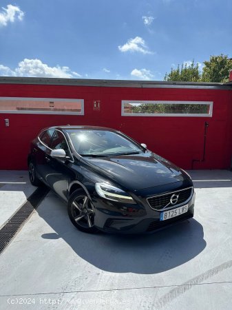 Volvo V40 2.0 D2 R-Design Momentum Auto - Granollers