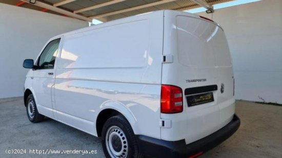 Volkswagen Transporter 2.0TDI 102CV 3 PLAZAS CAJONERIA TALLER - Badajoz