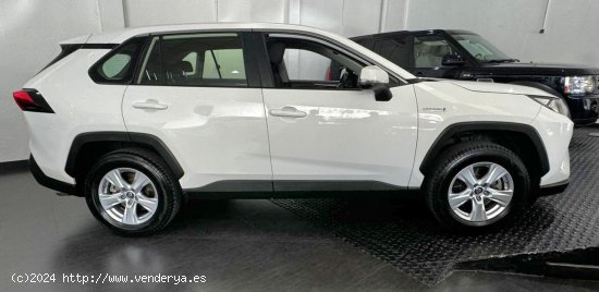 Toyota Rav4 Hybrid 4x4 Business - 