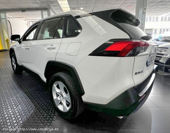 Toyota Rav4 Hybrid 4x4 Business - 