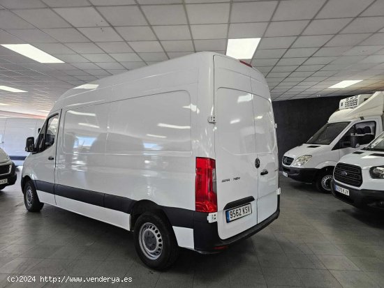 Mercedes Sprinter 211 2.0 114CV L2 H2 - Lugo