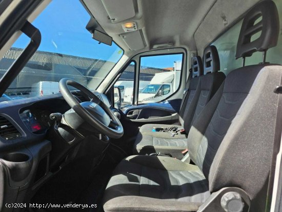 Iveco Daily 35C14 CHASIS CABINA CON PLATAFORMA ELEVADORA 2.3TD 136CV - Lugo