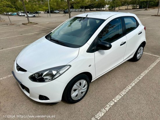 Mazda 2 1.4 i - 