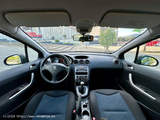 Peugeot 308 1.4i - 