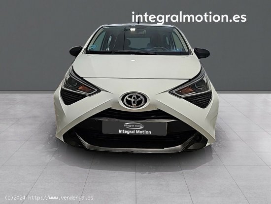 Toyota Aygo 1.0 70 x-play - 