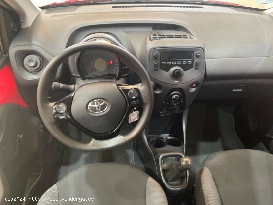 Toyota Aygo 1.0 70 x-play - 