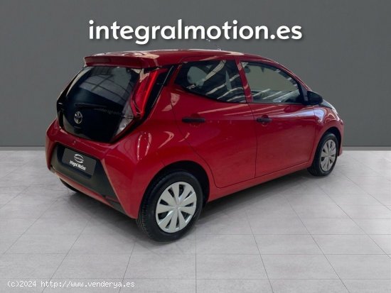 Toyota Aygo 1.0 70 x-play - 