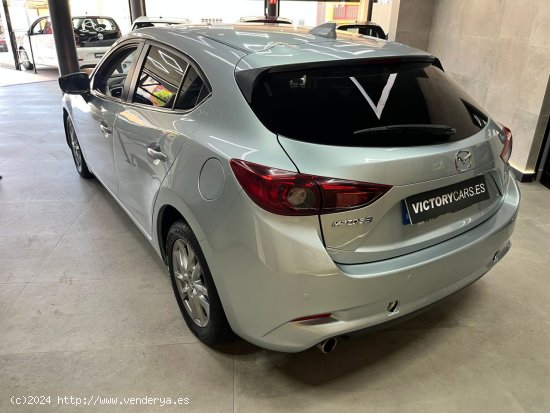 Mazda 3 BLACK TECH EDITION - Montaña los Vélez