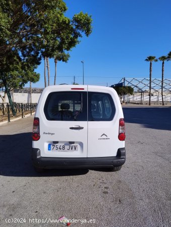 Citroën Berlingo  Furgon 1.6 HDI acristalada gama alta CERTIFICADO DE KILOMETROS Y CARROCERIA - Mal