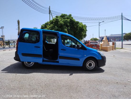 Peugeot Partner 16 HDI MIXTA 5 PLAZAS CERTIFICADO DE KILOMETROS Y CARROCERIA - Malaga