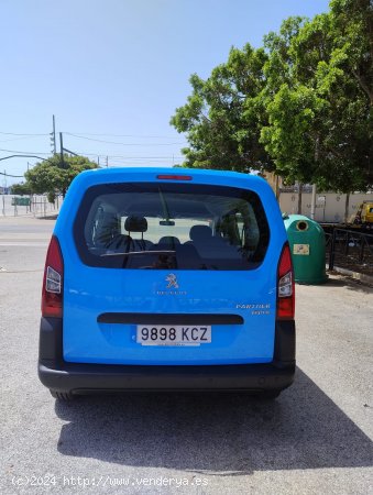 Peugeot Partner 16 HDI MIXTA 5 PLAZAS CERTIFICADO DE KILOMETROS Y CARROCERIA - Malaga