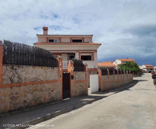  OPORTUNIDAD CHALET EN LAS VENTAS DE RETAMOSA 