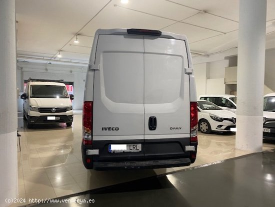 Iveco Daily Furgón 35S16 V 4100L H2 16.0 156 - GARANTIA MECANICA - Barcelona