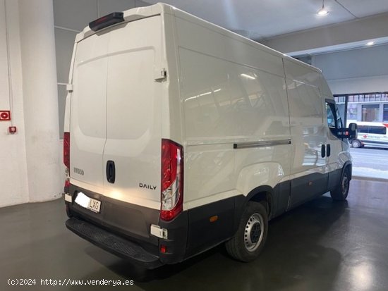 Iveco Daily Furgón 35S16 V 3520L H2 12.0 160cv - GARANTIA MECANICA - Barcelona