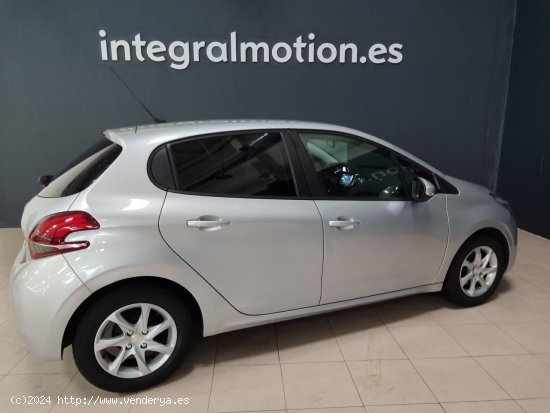 Peugeot 208 5P ACTIVE 1.2L PureTech 82 - A Grela