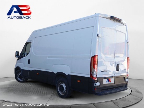 Iveco Daily 2.3 TD 35S 16 V 3520L/H2 12 M3 - Navalcarnero