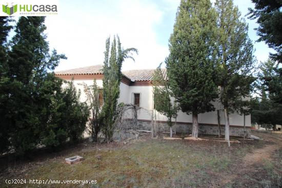 ¡OLIAS DEL REY - 2 FINCAS, CHALET INDEPENDIENTE Y PISCINA CON JARDIN EN PARCELA TOTAL DE 2.143 m2 !