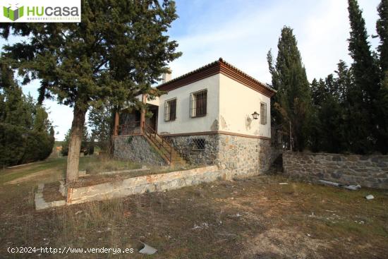 ¡OLIAS DEL REY - 2 FINCAS, CHALET INDEPENDIENTE Y PISCINA CON JARDIN EN PARCELA TOTAL DE 2.143 m2 !