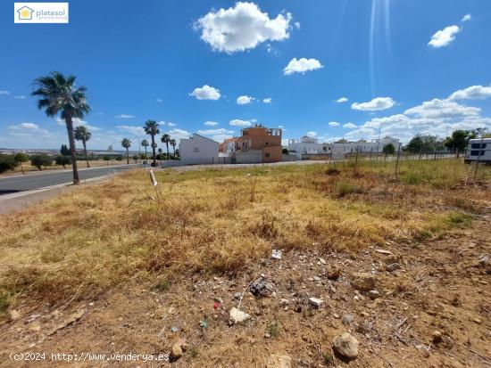 Terreno urbano  y comercial en Jardines de Gerena - SEVILLA