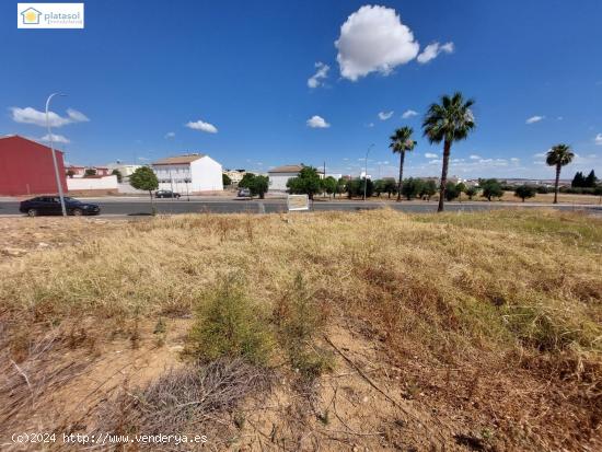 Terreno urbano  y comercial en Jardines de Gerena - SEVILLA