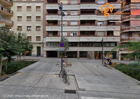 PLAZA DE PARKING PARA COCHE MEDIANO - BARCELONA