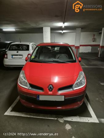 PLAZA DE PARKING PARA COCHE MEDIANO - BARCELONA