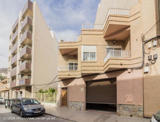 AMPLIA VIVIENDA + TERRENO URBANO CON POSIBILIDAD DE EDIFICAR EN CALLOSA DE SEGURA. - ALICANTE