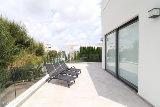 Moderna villa en Las Colinas Golf [amp ] Country Club con licencia turistica - ALICANTE