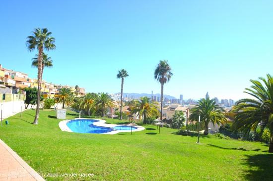 SE VENDE ATICO CON VISTAS AL MAR  DE DOS DORMITORIOS CON GARAJE Y TRASTERO EN TERRAMARINA FINESTRAT 