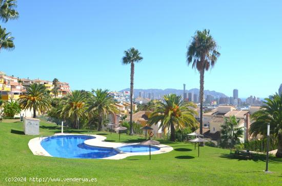 SE VENDE ATICO CON VISTAS AL MAR  DE DOS DORMITORIOS CON GARAJE Y TRASTERO EN TERRAMARINA FINESTRAT 