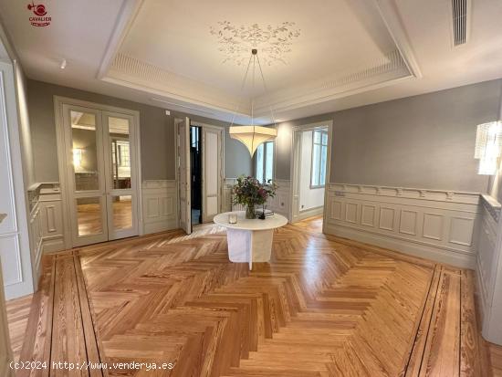 Magnifico y excepcional piso de 510m2 con 4 suites y 2 salones. Completamente reformado. - MADRID