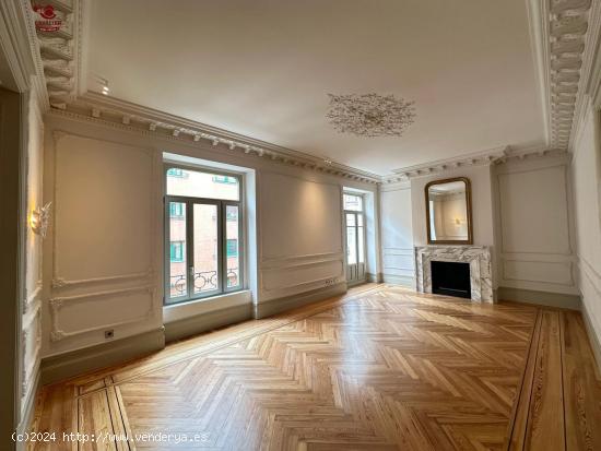 Magnifico y excepcional piso de 510m2 con 4 suites y 2 salones. Completamente reformado. - MADRID