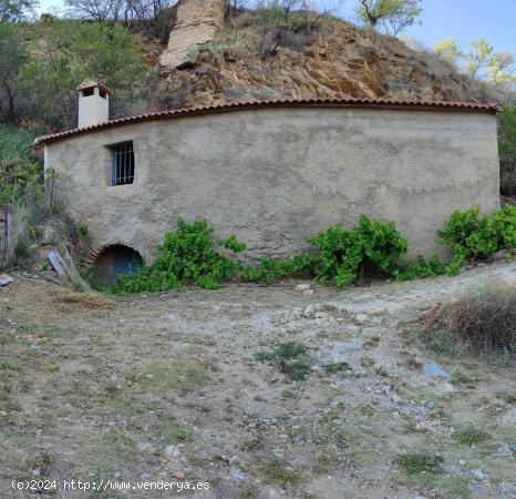 VENTA DE TERRENO RÚSTICO CON NAVE CORTIJO EN TAHAL, ALMERÍA. - ALMERIA