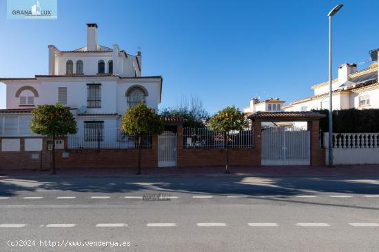 Chalet pareado en Monteluz - GRANADA