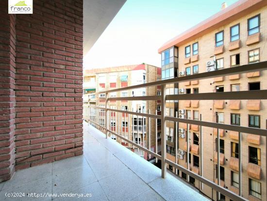 AMPLIA VIVIENDA EN PLENO CENTRO - MURCIA