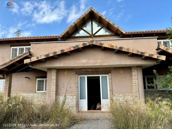 CHALET EN URBANIZACIÓN ALTO DE LA MUELA - ZARAGOZA