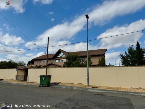 CHALET EN URBANIZACIÓN ALTO DE LA MUELA - ZARAGOZA