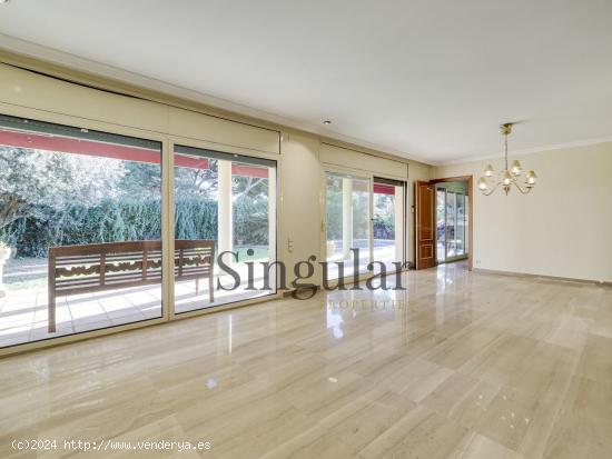 Espectacular chalet en zona privilegiada - BARCELONA