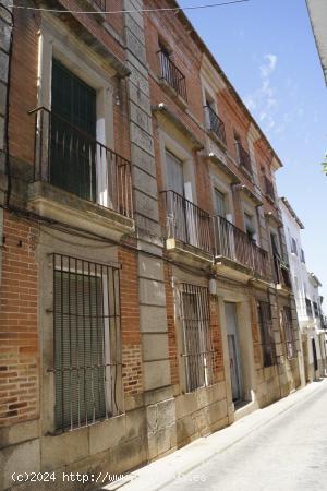  OPORTUNIDAD CASA HISTORICA.-ALBURQUERQUE CENTRO - BADAJOZ 