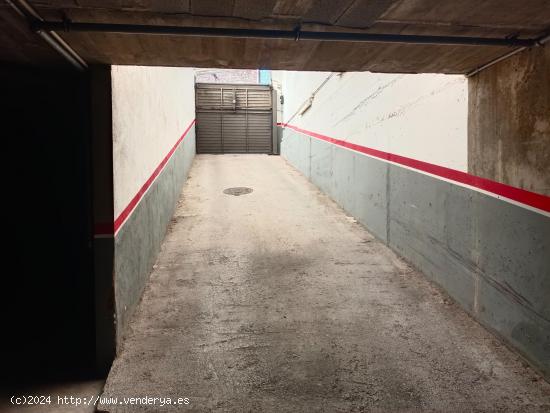 Alquiler de plaza de parking muy cómoda y de buen acceso. - BARCELONA