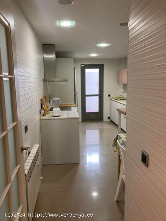 VIVIENDA EN PLENO CENTRO - BADAJOZ