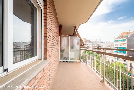 PISO ALTO CON TERRAZA EN PLAÇA DEL CENTRE - BARCELONA