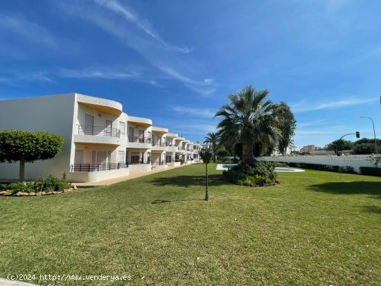 Se alquila duplex de 3 dormitorios  por temporada - ALMERIA