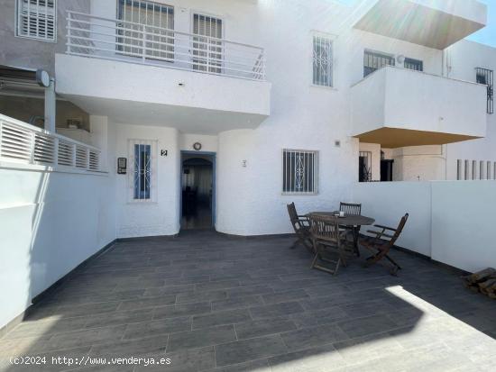 Se alquila duplex de 3 dormitorios  por temporada - ALMERIA