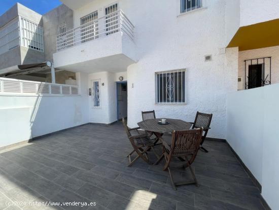 Se alquila duplex de 3 dormitorios  por temporada - ALMERIA