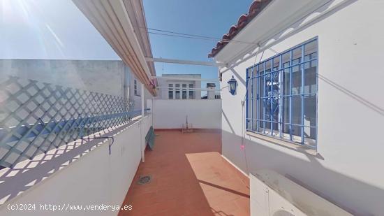  MAGNÍFICA CASA ADOSADA  EN EL CASCO HISTÓRICO - CORDOBA 