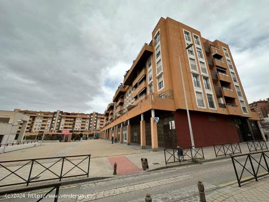 FANTÁSTICO PISO EN ZONA MUY DEMANDADA DE GRANADA , PARKING Y TRASTERO INCLUIDO - GRANADA