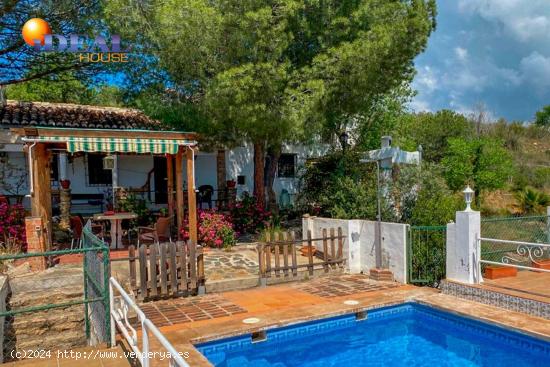 Casa de campo en Loja con piscina, barbacoa y manantial propio - GRANADA