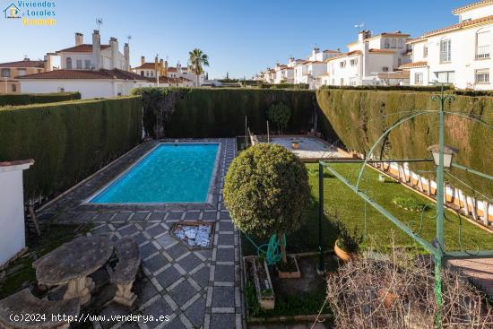 Chalet pareado en Monteluz - GRANADA