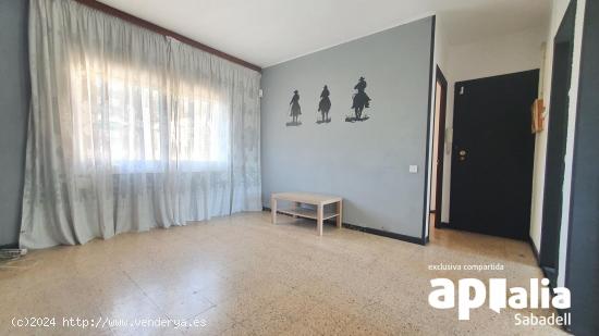 PISO DE 4 HABITACIONES, EN LA CREU DE BARBERÀ - BARCELONA